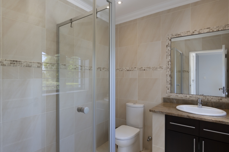 To Let 4 Bedroom Property for Rent in Heldervue Western Cape